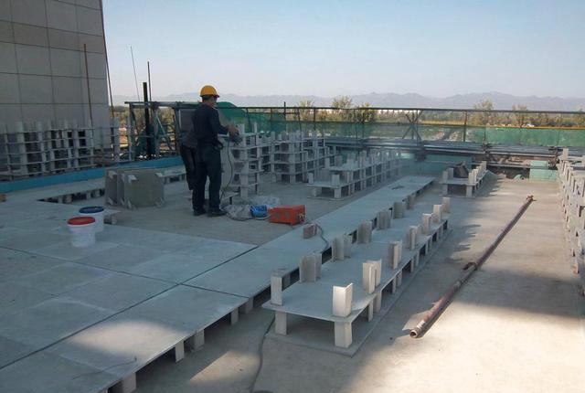 L&agrave;m thế n&agrave;o để chống n&oacute;ng hiệu quả cho nh&agrave; tầng tr&ecirc;n c&ugrave;ng? 7 c&aacute;ch gi&uacute;p giảm v&agrave;i độ trong m&ugrave;a h&egrave;, ngủ ngon m&agrave; kh&ocirc;ng phải bật điều h&ograve;a cả đ&ecirc;m - Ảnh 4.