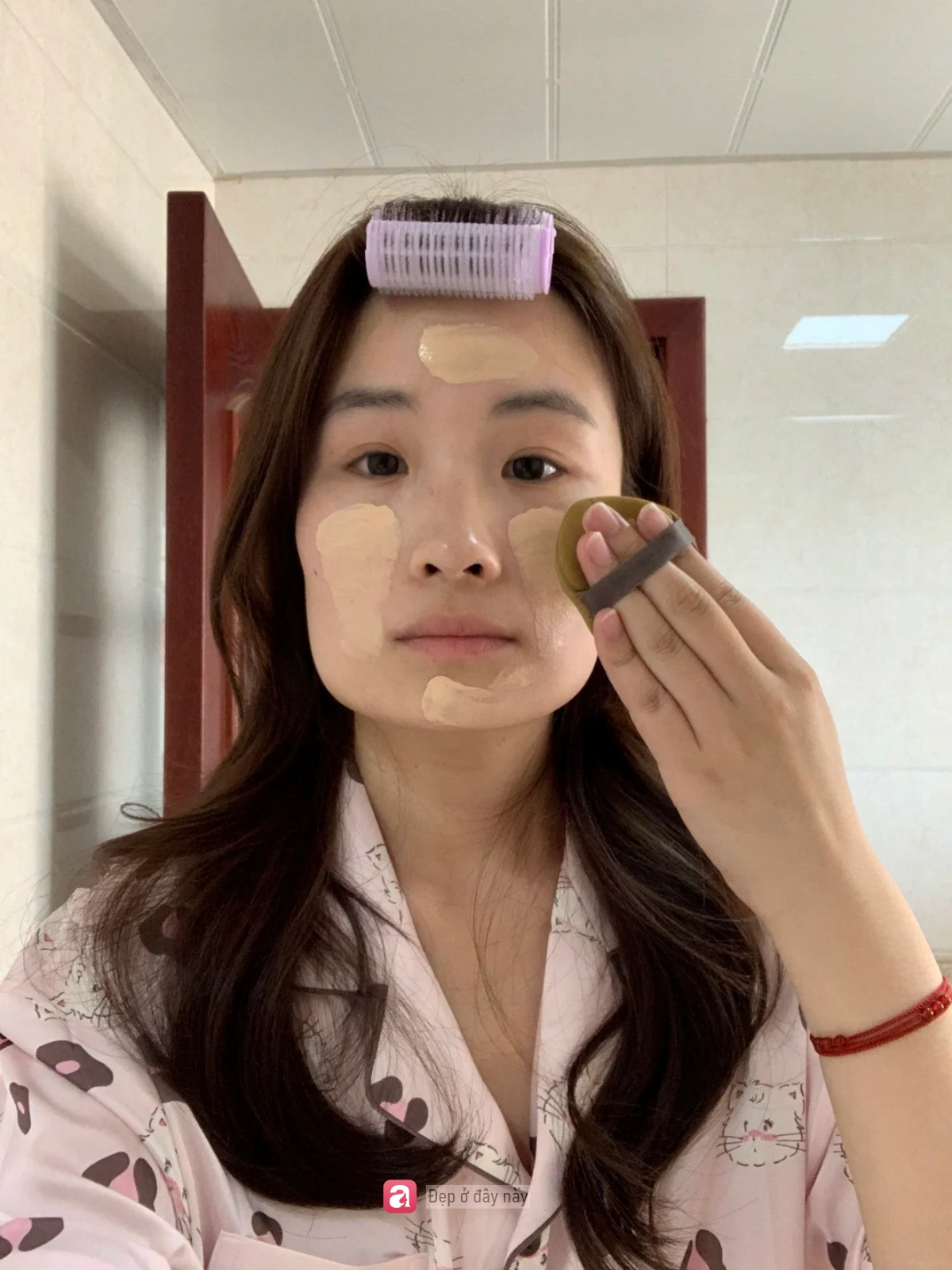 Mặt vu&ocirc;ng đừng chỉ đổi kiểu t&oacute;c, đổi đ&uacute;ng m&agrave;u t&oacute;c mới l&agrave; thứ gi&uacute;p gương mặt mềm hơn hẳn - Ảnh 1.