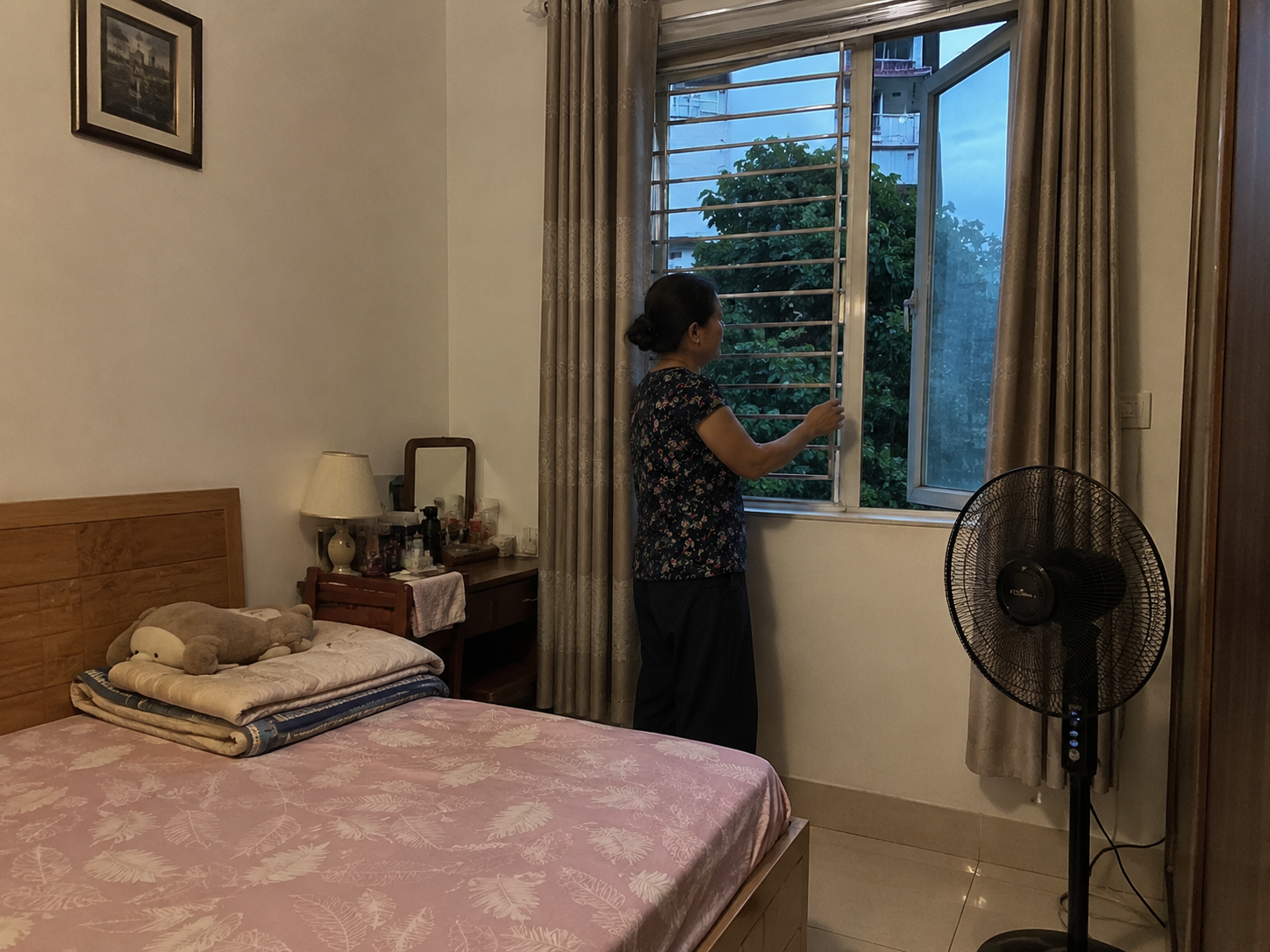 Mẹ H&agrave; Nội chia sẻ: T&ocirc;i đ&oacute;ng k&iacute;n cửa từ 10h s&aacute;ng v&agrave; h&oacute;a đơn điện m&ugrave;a h&egrave; giảm thấy r&otilde; - Ảnh 4.