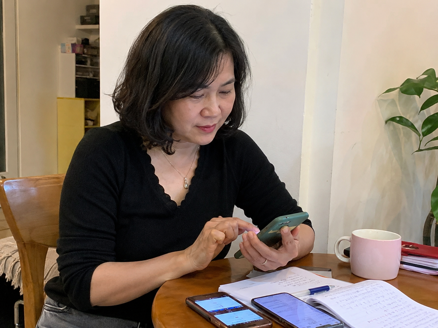 Ngo&agrave;i giờ l&agrave;m, nhiều phụ nữ 40+ kiếm th&ecirc;m 5-10 triệu/th&aacute;ng nhờ 3 việc n&agrave;y - Ảnh 1.