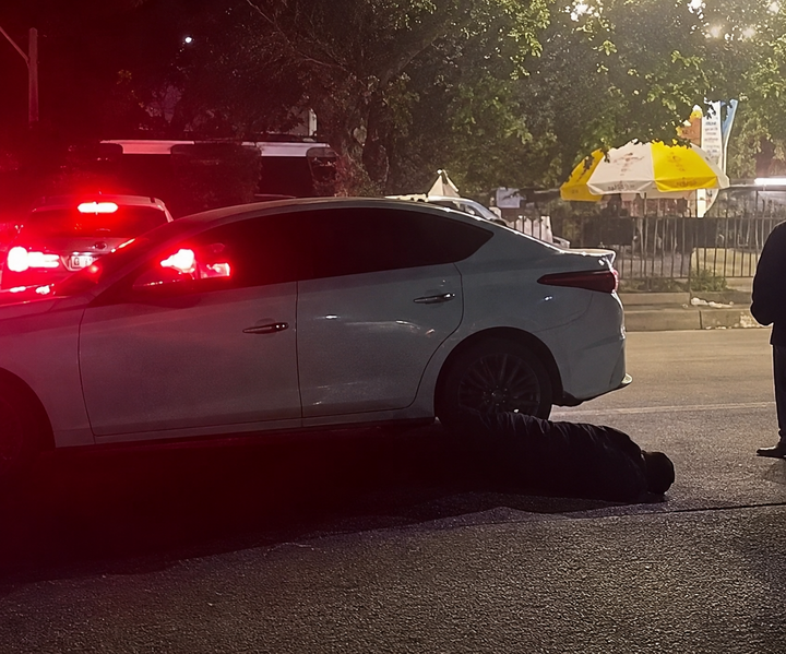 T&agrave;i xế Mazda lao xe v&agrave;o nh&oacute;m người trước nh&agrave; h&agrave;ng ở Nghệ An, nạn nh&acirc;n g&atilde;y ch&acirc;n- Ảnh 1.