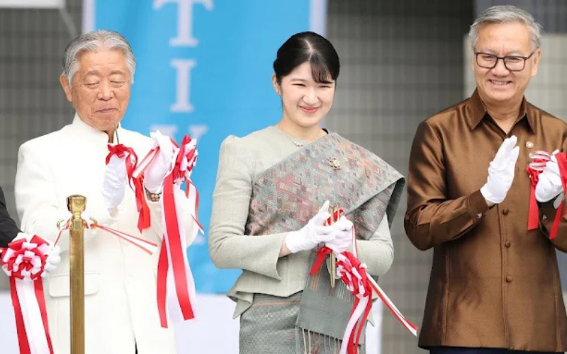 C&ocirc;ng ch&uacute;a Aiko tỏa s&aacute;ng trong trang phục L&agrave;o tại lễ hội văn h&oacute;a Tokyo 2026 - Ảnh 3.
