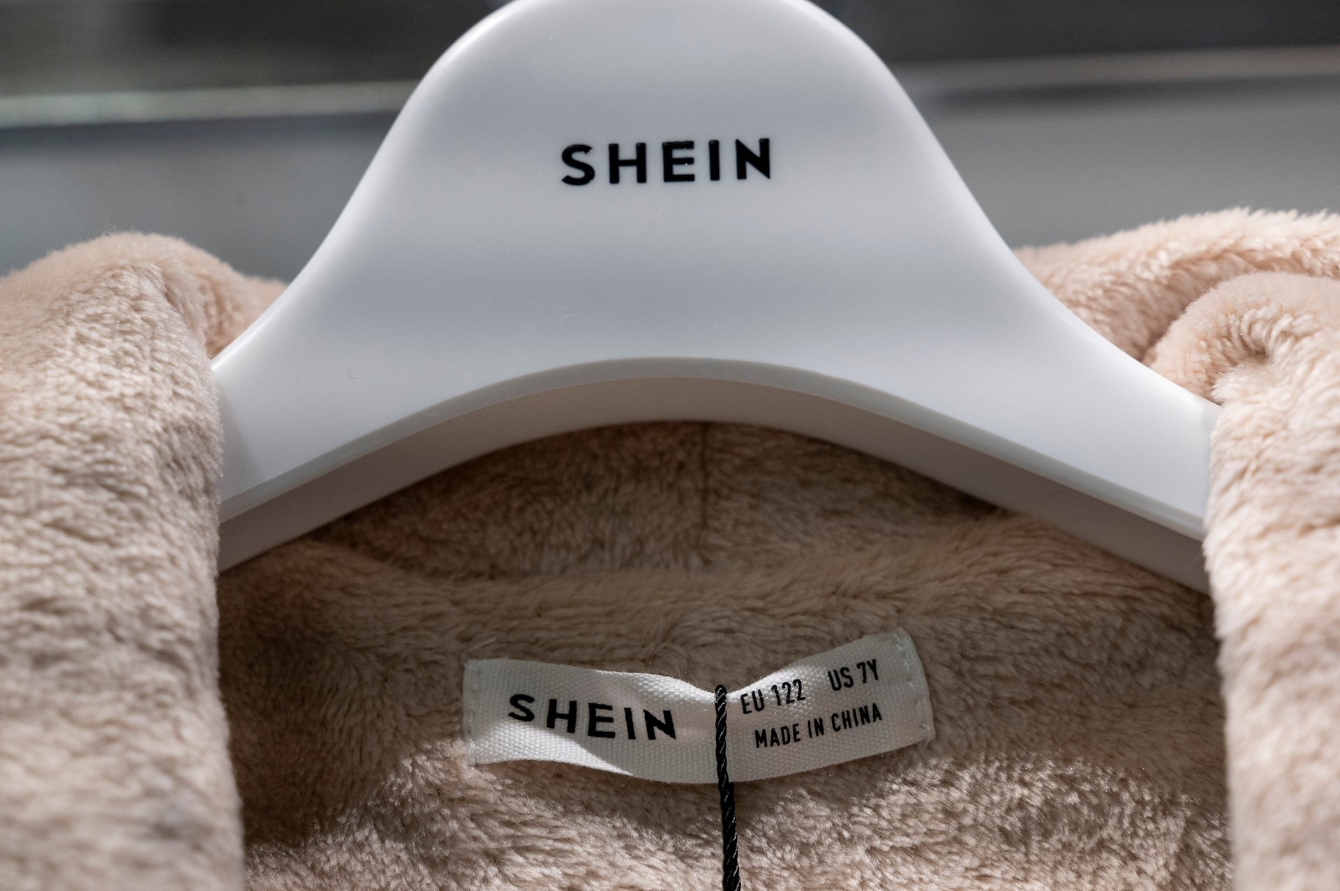 Shein mua lại Everlane, mua lu&ocirc;n giấc mơ thời trang đạo đức của một thế hệ - Ảnh 1.