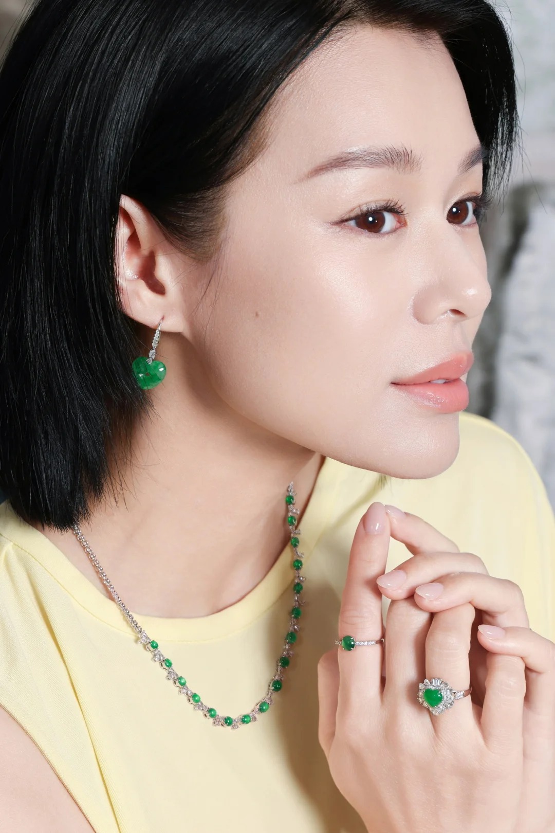 Hồ Hạnh Nhi và hành trình 40 năm: Nét đẹp và sức mạnh từ phỉ thúy - Ảnh 8. Hồ Hạnh Nhi và hành trình 40 năm: Nét đẹp và sức mạnh từ phỉ thúy - Ảnh 8.