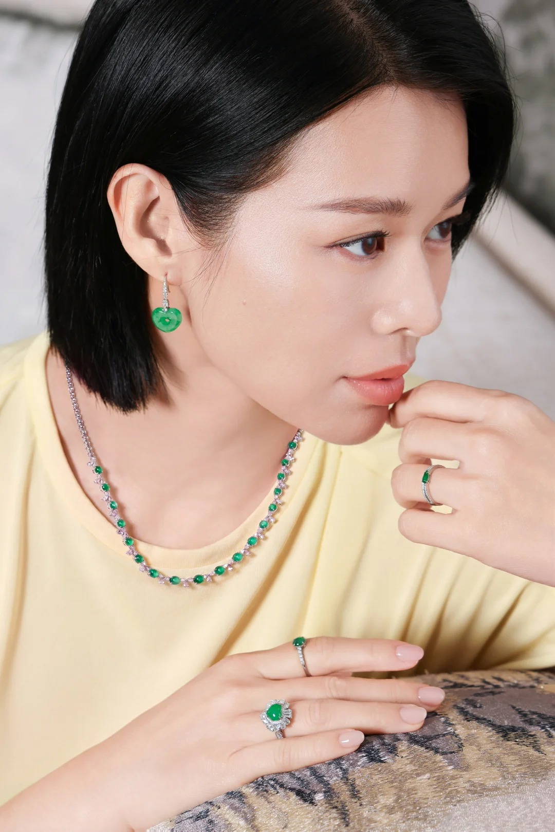 Hồ Hạnh Nhi và hành trình 40 năm: Nét đẹp và sức mạnh từ phỉ thúy - Ảnh 7. Hồ Hạnh Nhi và hành trình 40 năm: Nét đẹp và sức mạnh từ phỉ thúy - Ảnh 7.