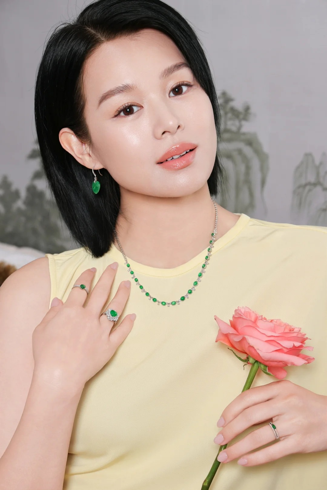 Hồ Hạnh Nhi và hành trình 40 năm: Nét đẹp và sức mạnh từ phỉ thúy - Ảnh 6. Hồ Hạnh Nhi và hành trình 40 năm: Nét đẹp và sức mạnh từ phỉ thúy - Ảnh 6.