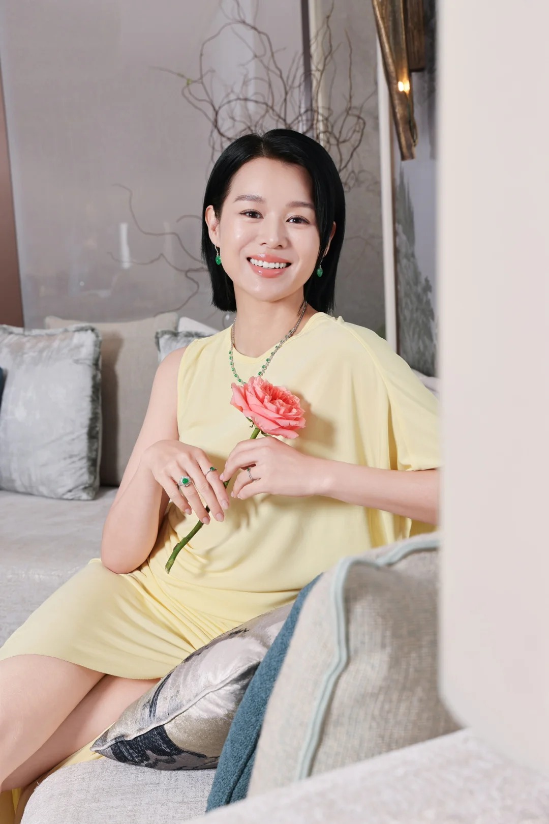 Hồ Hạnh Nhi và hành trình 40 năm: Nét đẹp và sức mạnh từ phỉ thúy - Ảnh 2. Hồ Hạnh Nhi và hành trình 40 năm: Nét đẹp và sức mạnh từ phỉ thúy - Ảnh 2.