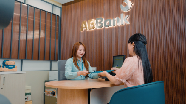 ABBank &aacute;p dụng m&ocirc; h&igrave;nh quầy giao dịch đứng to&agrave;n hệ thống, tối ưu trải nghiệm - Ảnh 5.