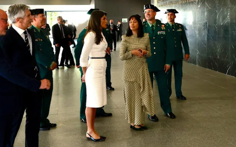 Vương hậu Letizia sang trọng trong v&aacute;y cũ 8 năm , phong c&aacute;ch ho&agrave;ng gia kh&ocirc;ng lỗi thời - Ảnh 1.