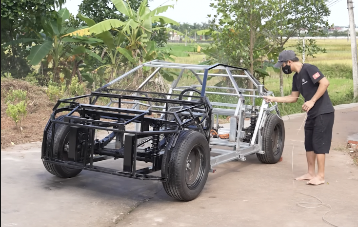 &Ocirc;ng bố Bắc Ninh chế tạo si&ecirc;u xe gỗ giống Lamborghini Urus độc đ&aacute;o cho con trai - Ảnh 1.