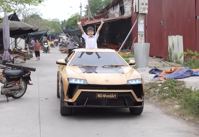 &Ocirc;ng bố Bắc Ninh chế tạo si&ecirc;u xe gỗ giống Lamborghini Urus độc đ&aacute;o cho con trai - Ảnh 9.