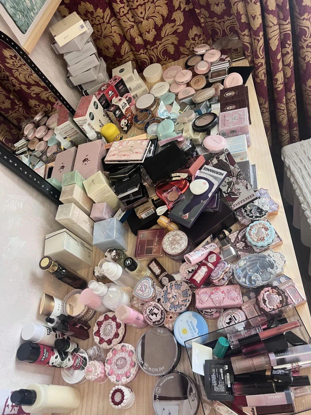 &ldquo;Mua v&igrave; th&iacute;ch&rdquo; rồi để đ&oacute;: 5 m&oacute;n đồ nhiều phụ nữ mua c&agrave;ng nhiều c&agrave;ng thấy&hellip; chật nh&agrave; v&agrave; tốn tiền - Ảnh 4.