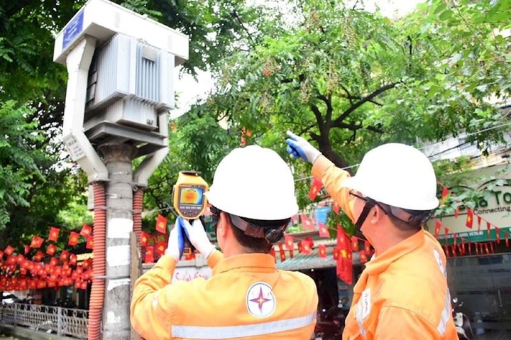 H&agrave; Nội mất điện giữa nắng n&oacute;ng đỉnh điểm , EVNHANOI giải th&iacute;ch nguy&ecirc;n nh&acirc;n - Ảnh 1.