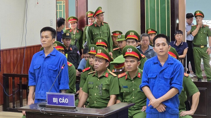 Hai giang hồ cướp ng&acirc;n h&agrave;ng Vietcombank Gia Lai l&atilde;nh tổng cộng 56 năm t&ugrave; - Ảnh 1.