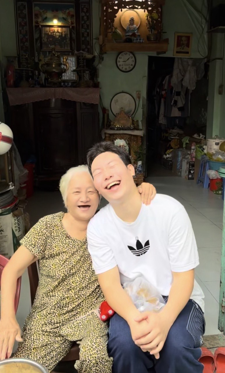 Kh&aacute;ch H&agrave;n kh&aacute;m ph&aacute; m&oacute;n b&aacute;nh kh&ocirc;ng mặc &aacute;o ở S&agrave;i G&ograve;n: Trải nghiệm ẩm thực độc đ&aacute;o - Ảnh 11.