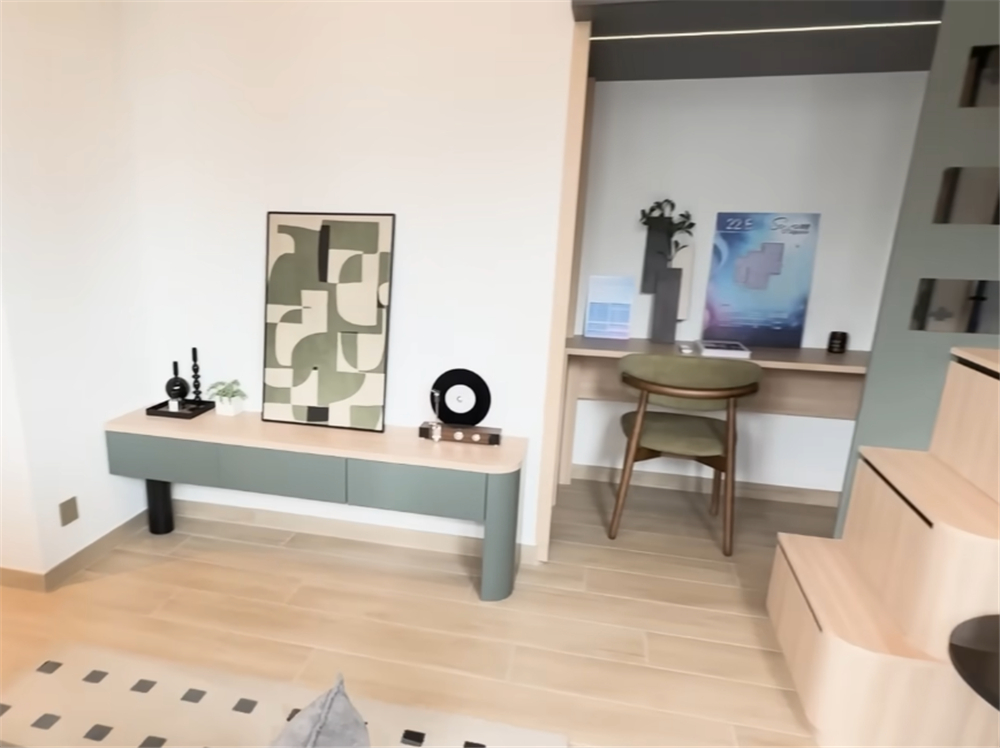 C&ocirc; g&aacute;i trẻ khoe căn hộ 20m&sup2; nhỏ hơn 2 chỗ đậu xe nhưng vẫn đủ ph&ograve;ng kh&aacute;ch, bếp, ph&ograve;ng ngủ v&agrave; cả ban c&ocirc;ng khiến nhiều người bất ngờ - Ảnh 2.