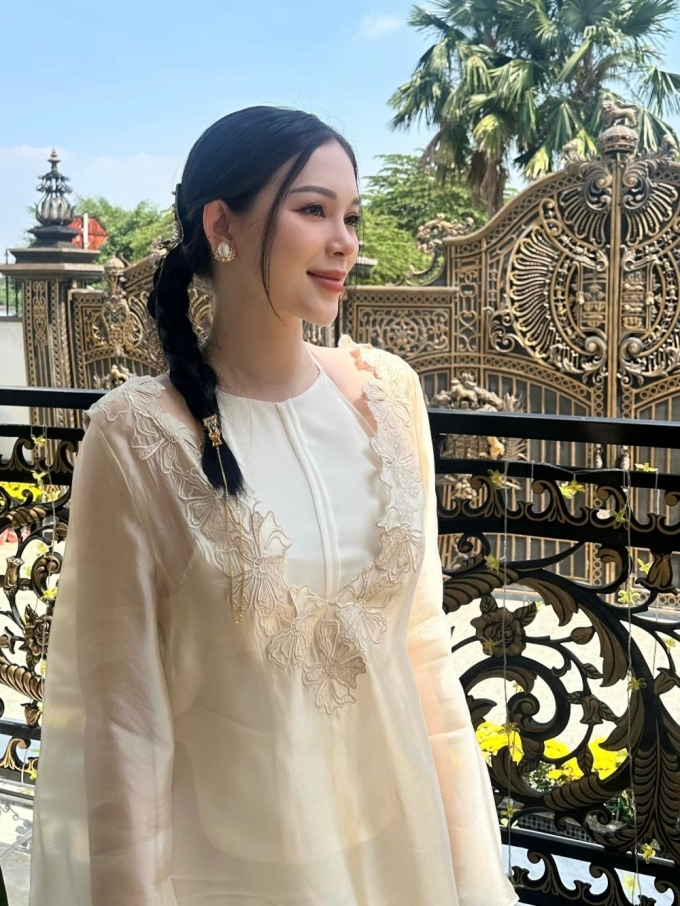 Linh Rin cưới con trai tỷ ph&uacute;: Cuộc sống nữ ho&agrave;ng trong biệt thự sang trọng 2023 - Ảnh 2.