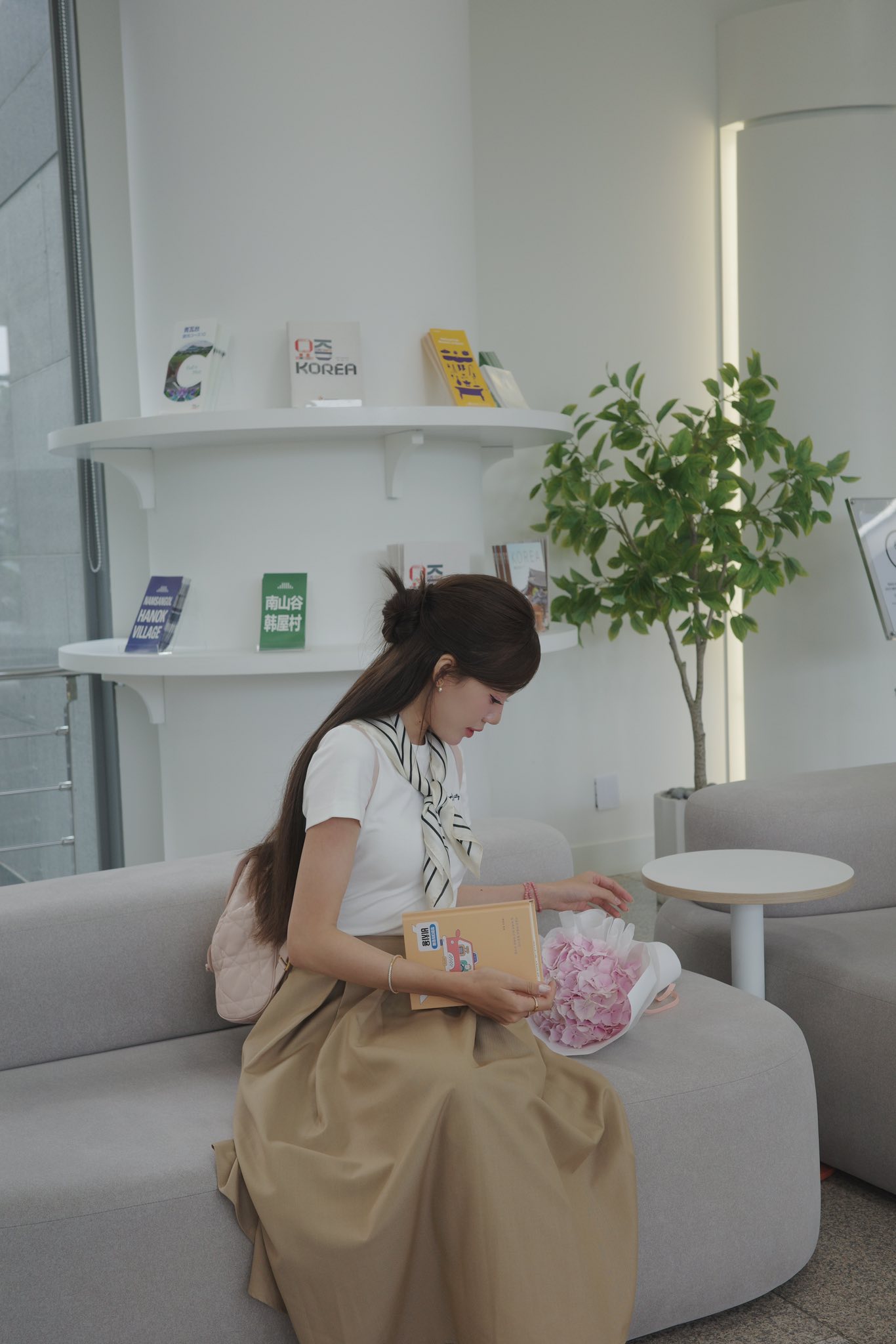 C&ocirc; d&acirc;u 27 tuổi viral TikTok v&igrave; gu thẩm mỹ xịn: Đời thường cực xinh, style si&ecirc;u cuốn - Ảnh 6.