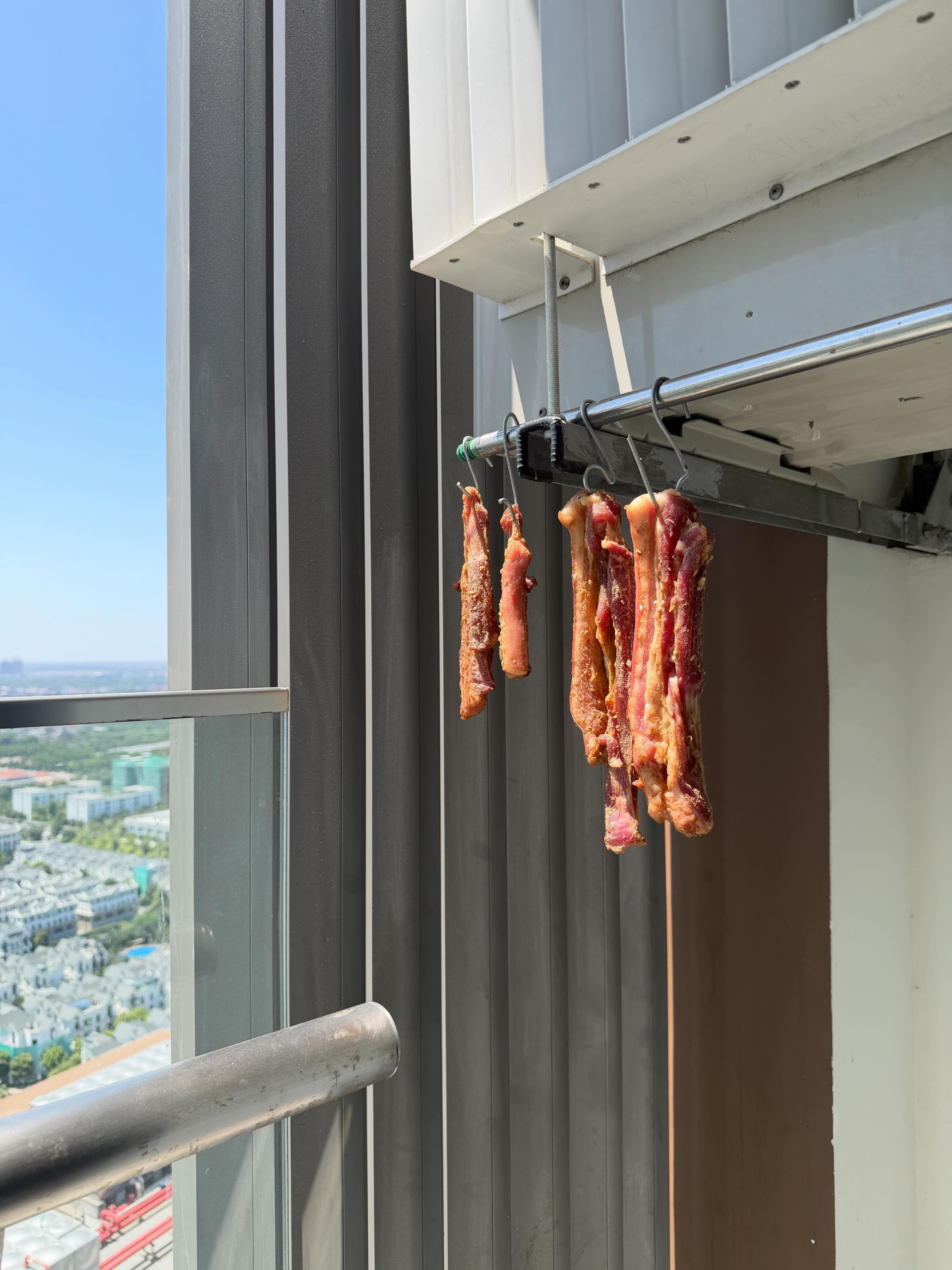 Mở trend thịt phơi nắng tại H&agrave; Nội Giữa đợt nắng n&oacute;ng 40 độ C - Ảnh 2.