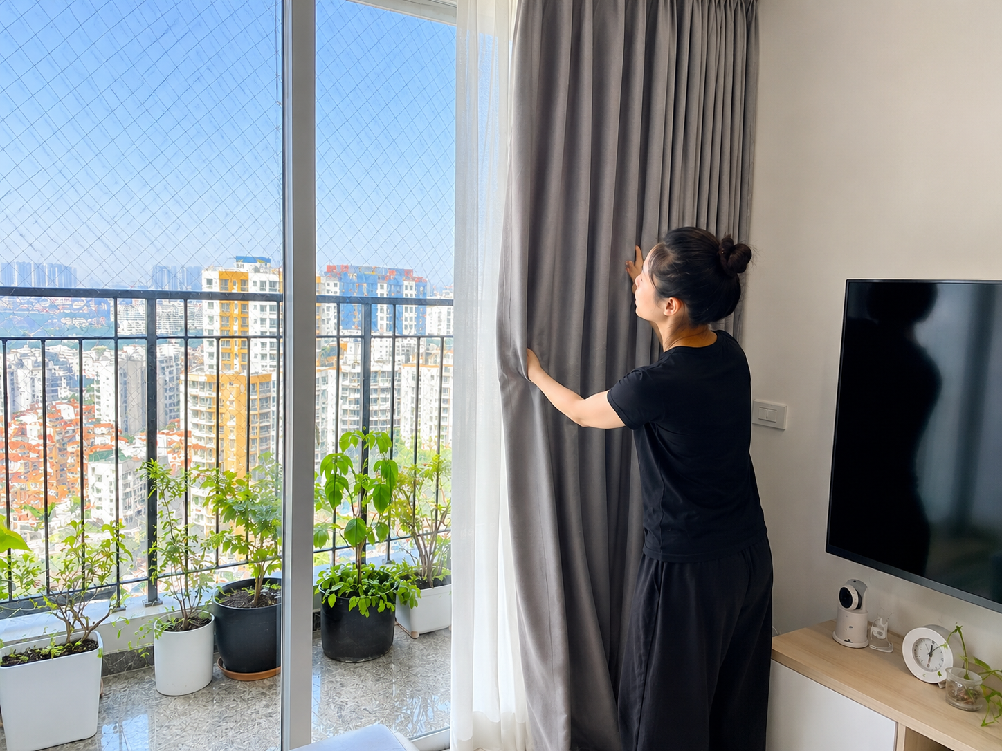 Người sống chung cư m&ugrave;a h&egrave; đang truyền nhau mẹo &ldquo;l&agrave;m m&aacute;t 2 lớp&rdquo;: Điều h&ograve;a kh&ocirc;ng phải chạy hết c&ocirc;ng suất - Ảnh 2.