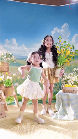 Lisa v&agrave; Anna nh&agrave; Kh&aacute;nh Thi - Phan Hiển khuấy động m&ugrave;a h&egrave; cho mẹ v&agrave; b&eacute; - Ảnh 2.