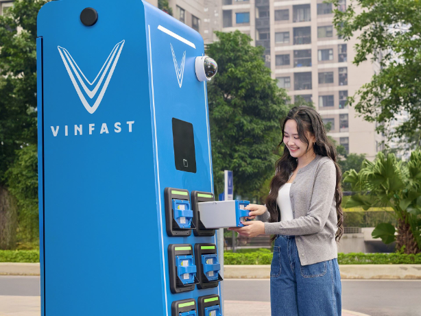 Người d&acirc;n khu vực trung t&acirc;m H&agrave; Nội t&igrave;m xe m&aacute;y điện kh&ocirc;ng cần ổ sạc: VinFast Evo Lite l&agrave; đ&aacute;p &aacute;n l&yacute; tưởng - Ảnh 2.