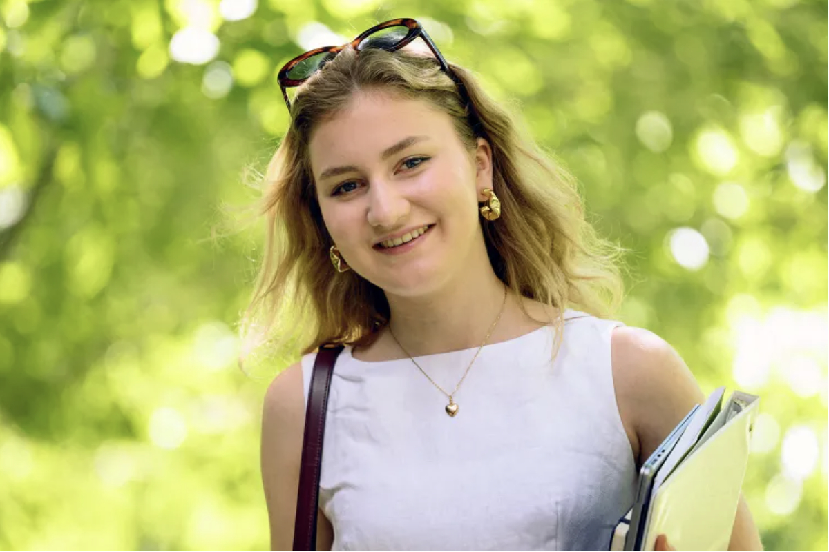 C&ocirc;ng ch&uacute;a Elisabeth tốt nghiệp Harvard v&agrave; kế hoạch kh&aacute;m ph&aacute; thế giới sau lễ ra trường - Ảnh 1.