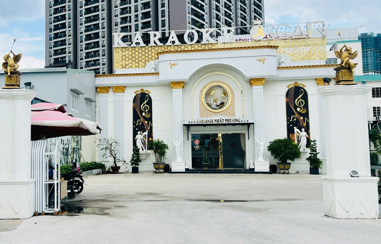 Nh&acirc;n vi&ecirc;n qu&aacute;n karaoke đ&aacute;nh kh&aacute;ch bất tỉnh ở TP . HCM g&acirc;y phẫn nộ x&atilde; hội - Ảnh 1.