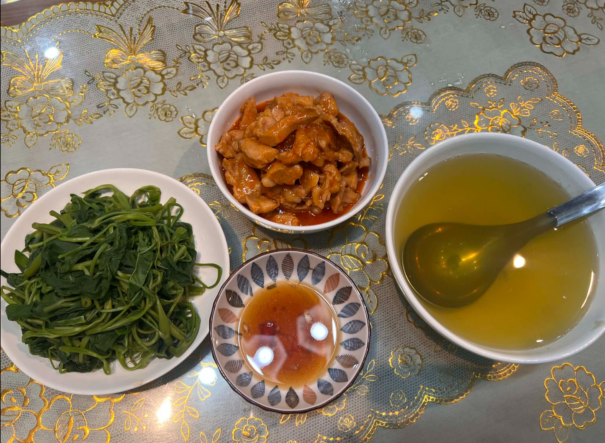 Nắng nóng đỉnh điểm, người bán hàng cũng