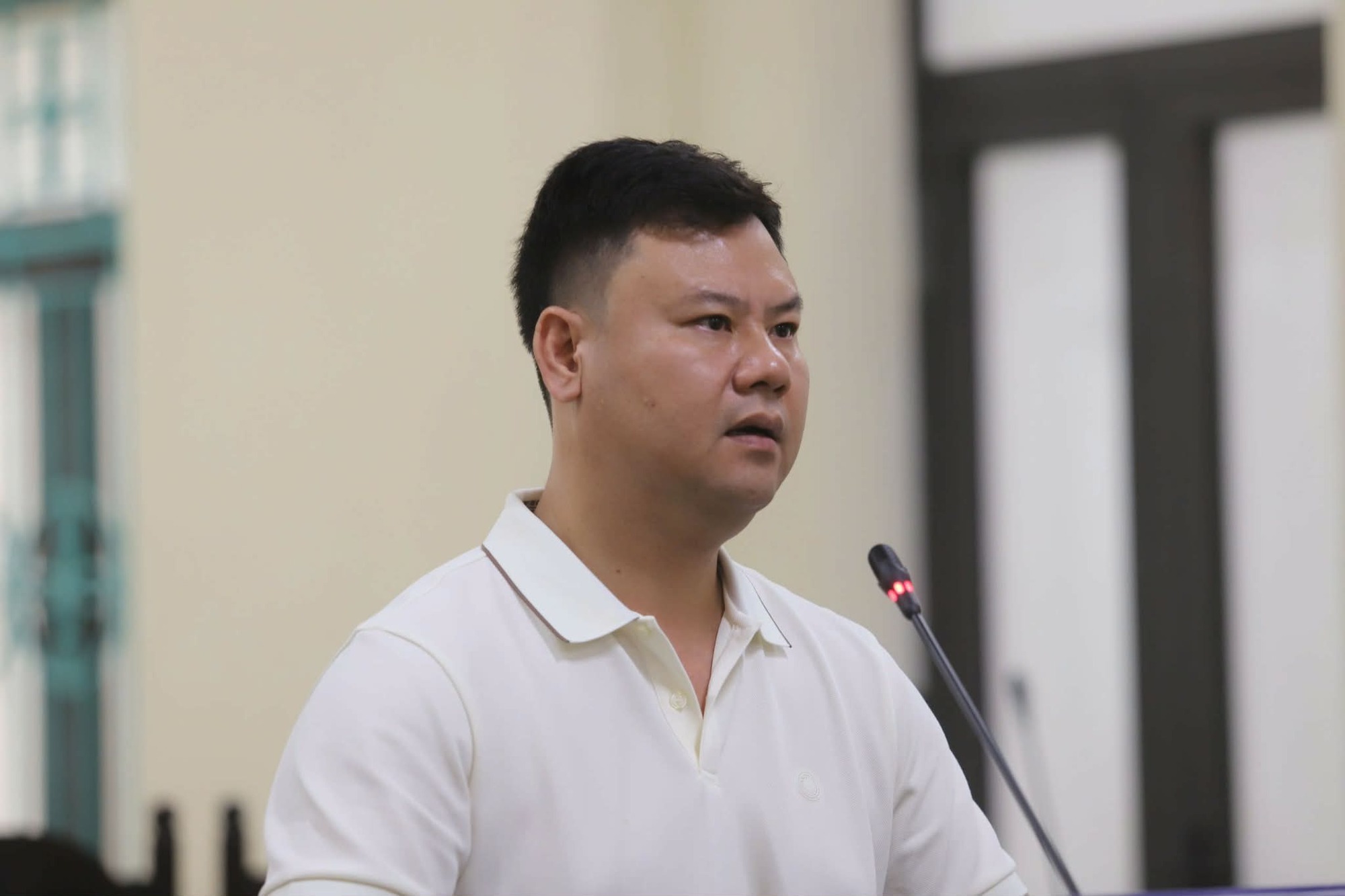 Người đ&agrave;n &ocirc;ng ở H&agrave; Tĩnh bị phạt 50 triệu đồng v&igrave; Chặn đầu , kh&oacute;a đu&ocirc;i xe &ocirc; t&ocirc; người kh&aacute;c - Ảnh 1.