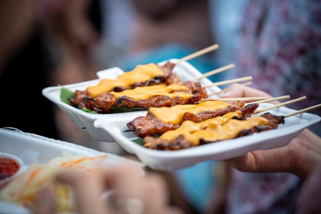 Nắng nóng đỉnh điểm, người bán hàng cũng