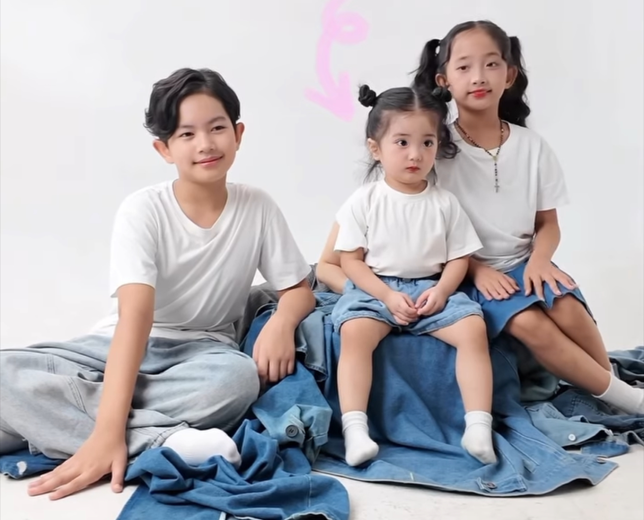 3 nh&oacute;c tỳ nh&agrave; Kh&aacute;nh Thi - Phan Hiển đ&aacute;ng y&ecirc;u đ&oacute;n h&egrave; tuyệt vời  - Ảnh 1.