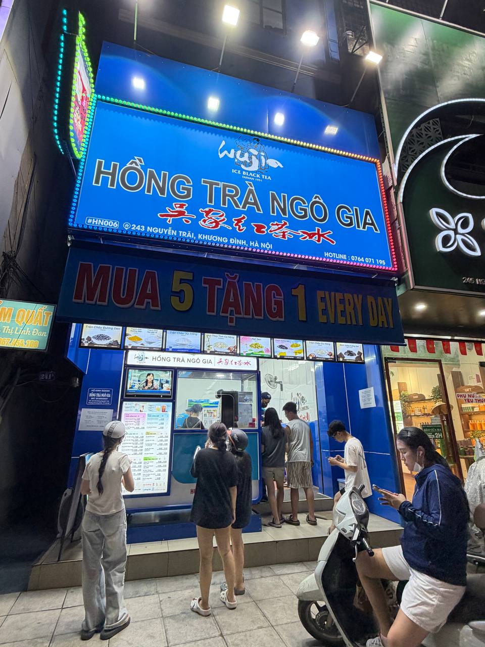 Tr&agrave; sữa gi&aacute; rẻ 7 . 000 Đồng đổ bộ H&agrave; Nội , n&oacute;ng 40 độ vẫn đ&ocirc;ng kh&aacute;ch - Ảnh 8.