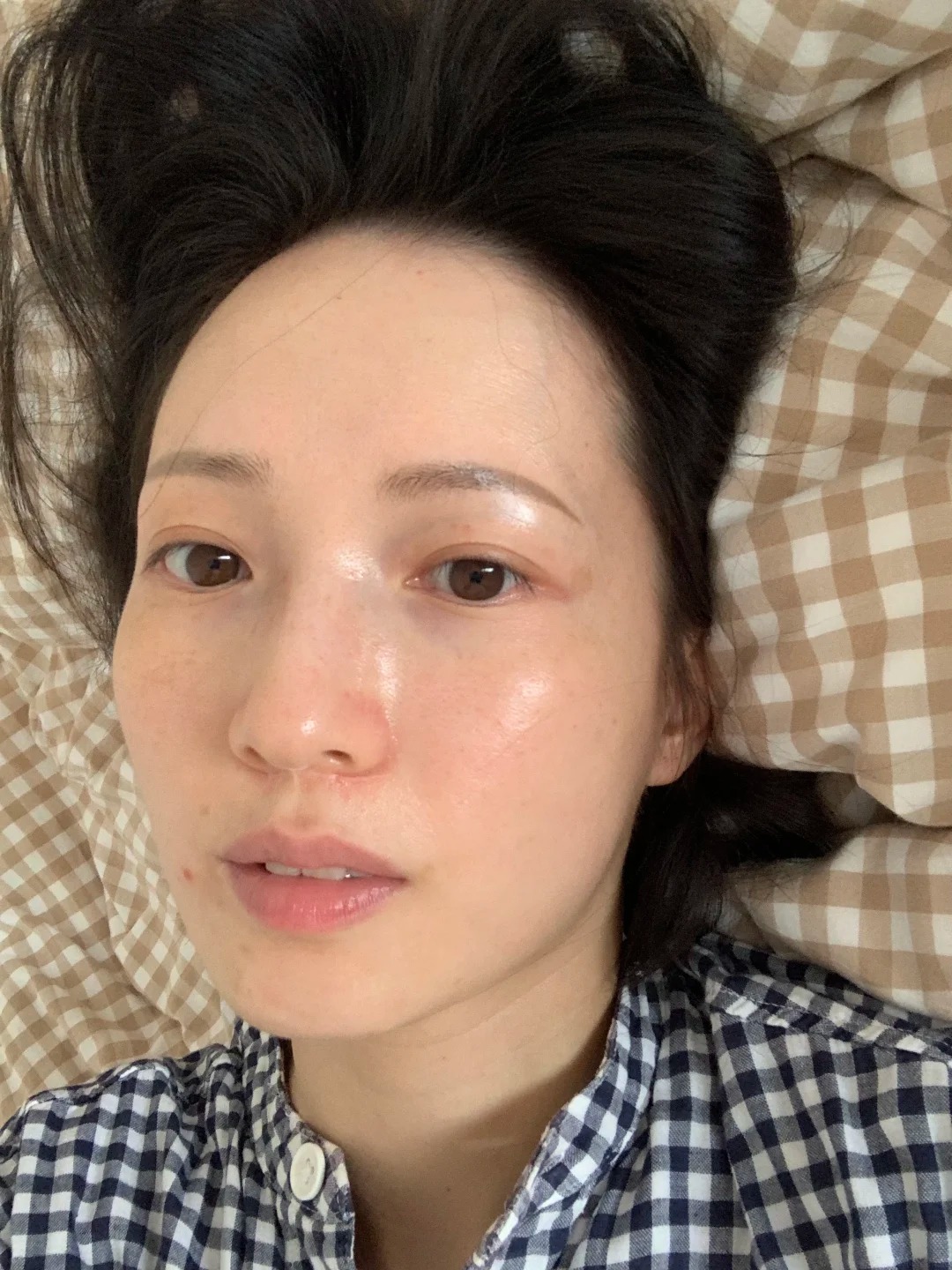 35 tuổi vẫn tự tin để mặt mộc: T&ocirc;i nhận ra chống l&atilde;o h&oacute;a kh&ocirc;ng bắt đầu từ serum đắt tiền - Ảnh 1.