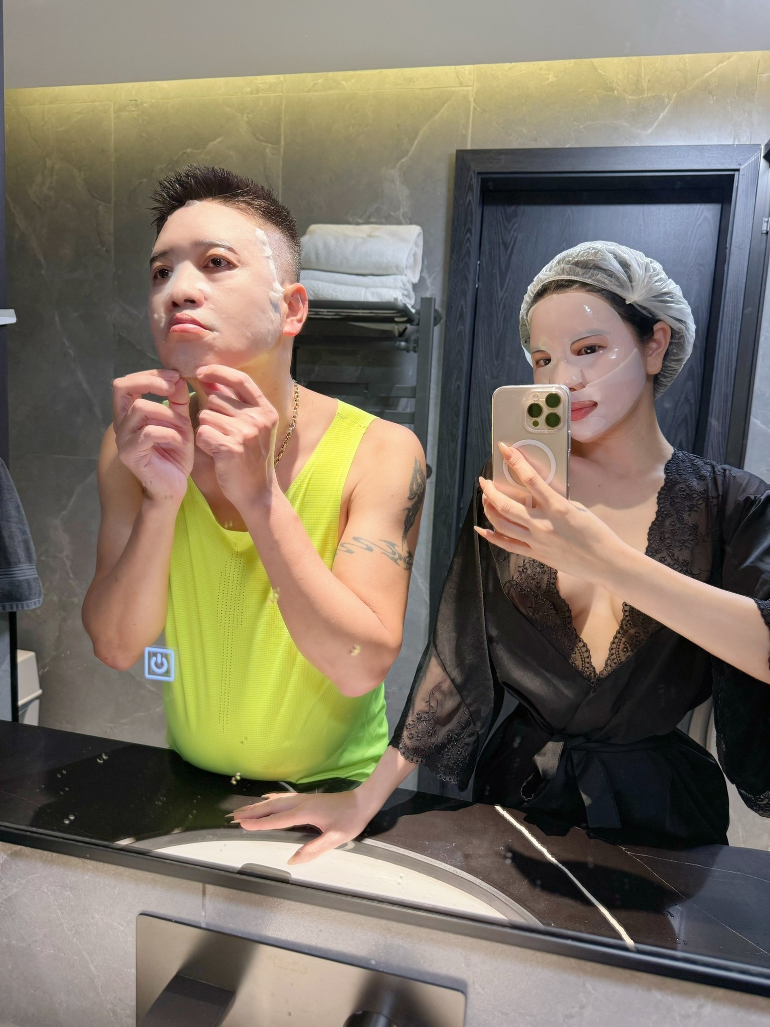 Cặp vợ chồng trung ni&ecirc;n 