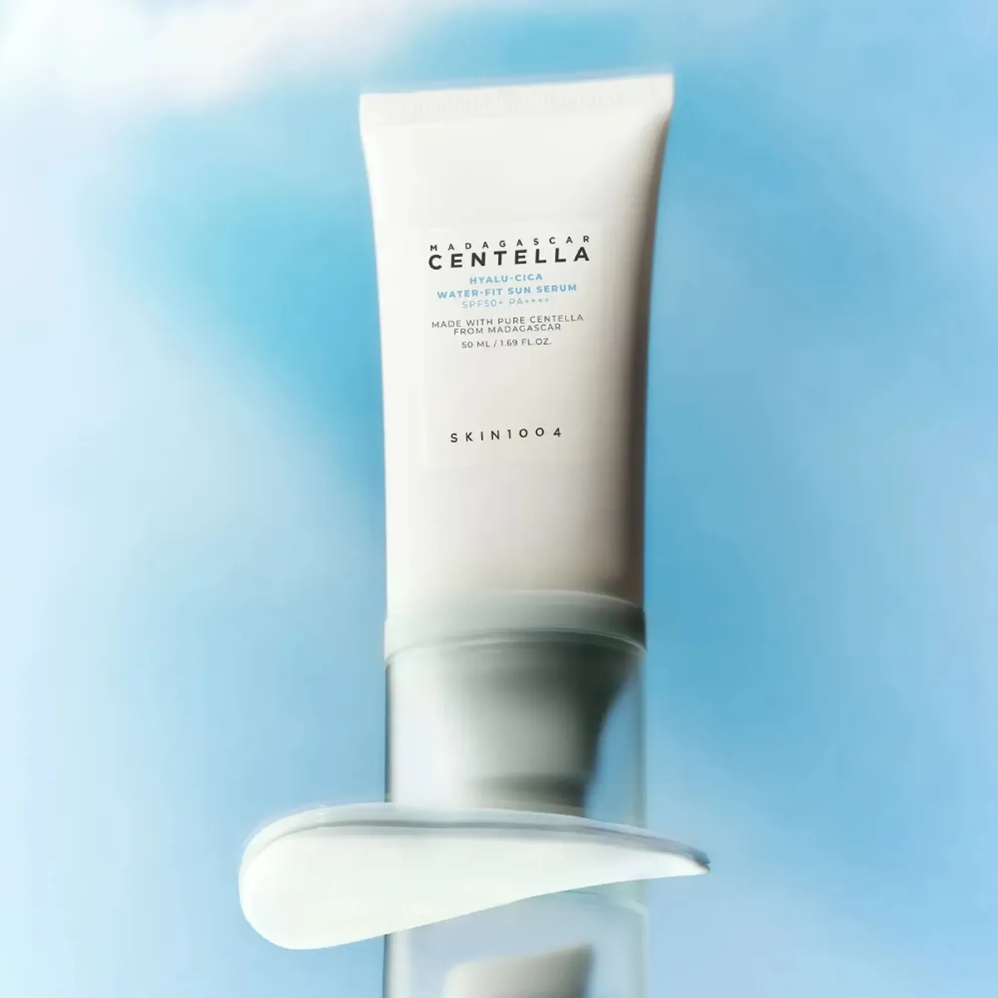 7 kem chống nắng SPF 50+ dành cho mùa hè: Có loại nhẹ như serum, có em kiềm dầu