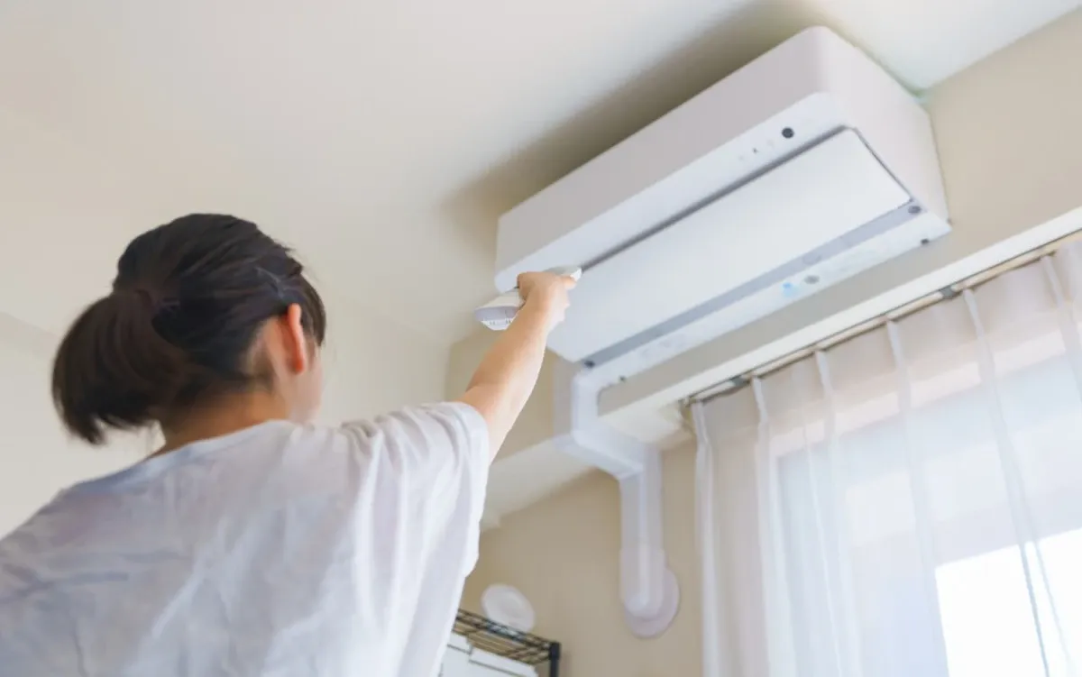 5 th&oacute;i quen d&ugrave;ng điều h&ograve;a của người Nhật gi&uacute;p nh&agrave; m&aacute;t l&acirc;u m&agrave; kh&ocirc;ng phải hạ nhiệt độ qu&aacute; thấp - Ảnh 3.
