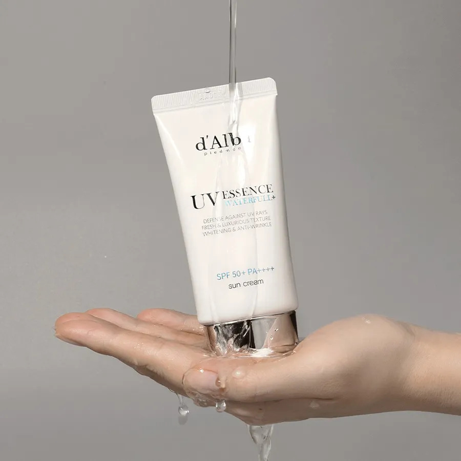 7 kem chống nắng SPF 50+ dành cho mùa hè: Có loại nhẹ như serum, có em kiềm dầu