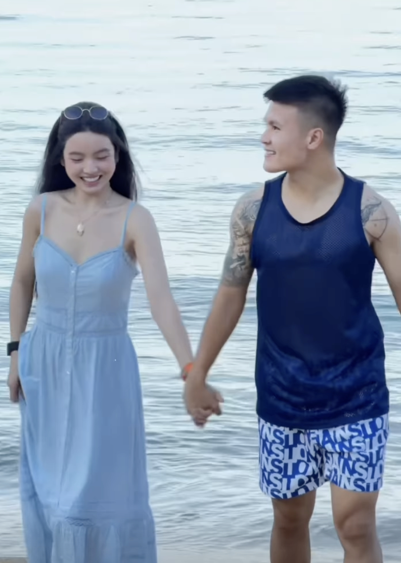 Chu Thanh Huyền v&agrave; Quang Hải c&ugrave;ng con kh&aacute;m ph&aacute; Nha Trang: Kỷ niệm đẹp của mẹ v&agrave; b&eacute; - Ảnh 2.