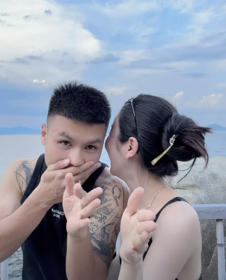 Chu Thanh Huyền v&agrave; Quang Hải c&ugrave;ng con kh&aacute;m ph&aacute; Nha Trang: Kỷ niệm đẹp của mẹ v&agrave; b&eacute; - Ảnh 1.