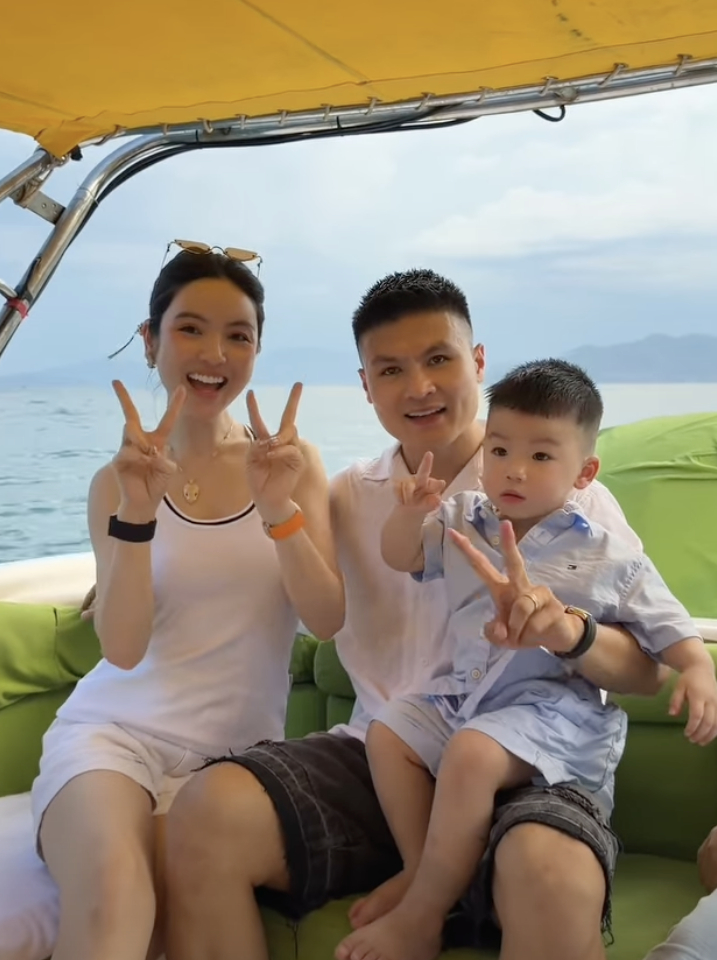 Chu Thanh Huyền v&agrave; Quang Hải c&ugrave;ng con kh&aacute;m ph&aacute; Nha Trang: Kỷ niệm đẹp của mẹ v&agrave; b&eacute; - Ảnh 5.