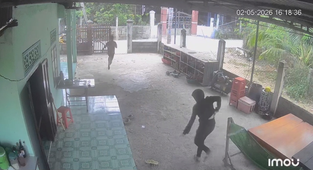 Trộm xe T&aacute;o tợn ở L&acirc;m Đồng: Kẻ gian r&uacute;t hung kh&iacute; đe dọa chủ nh&agrave; - Ảnh 1.