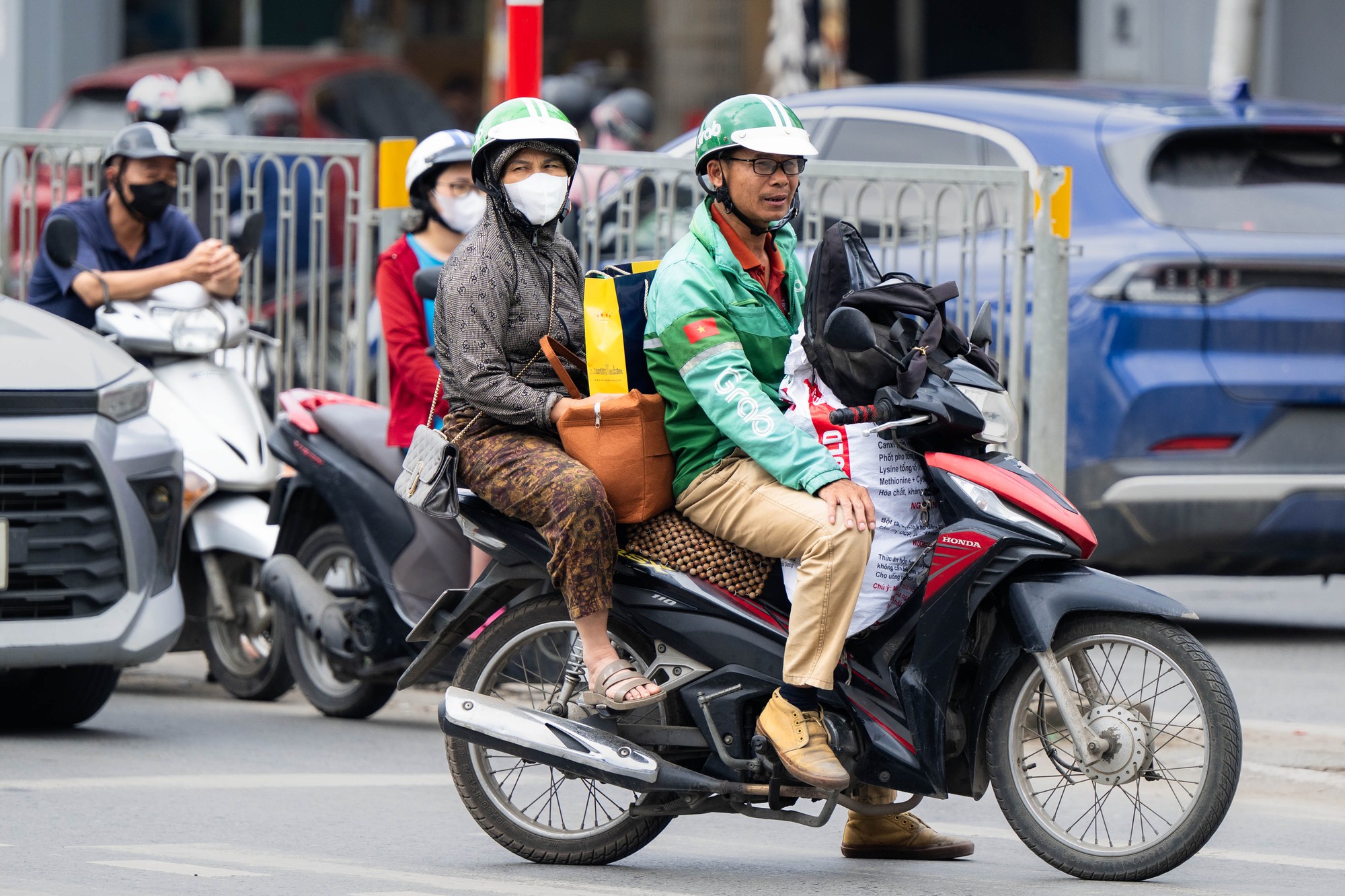 Dấu hiệu HẾT LỄ ch&iacute;nh l&agrave; cảnh tr&aacute;i ngược tr&ecirc;n 2 l&agrave;n đường cửa ng&otilde; l&uacute;c n&agrave;y! - Ảnh 15.