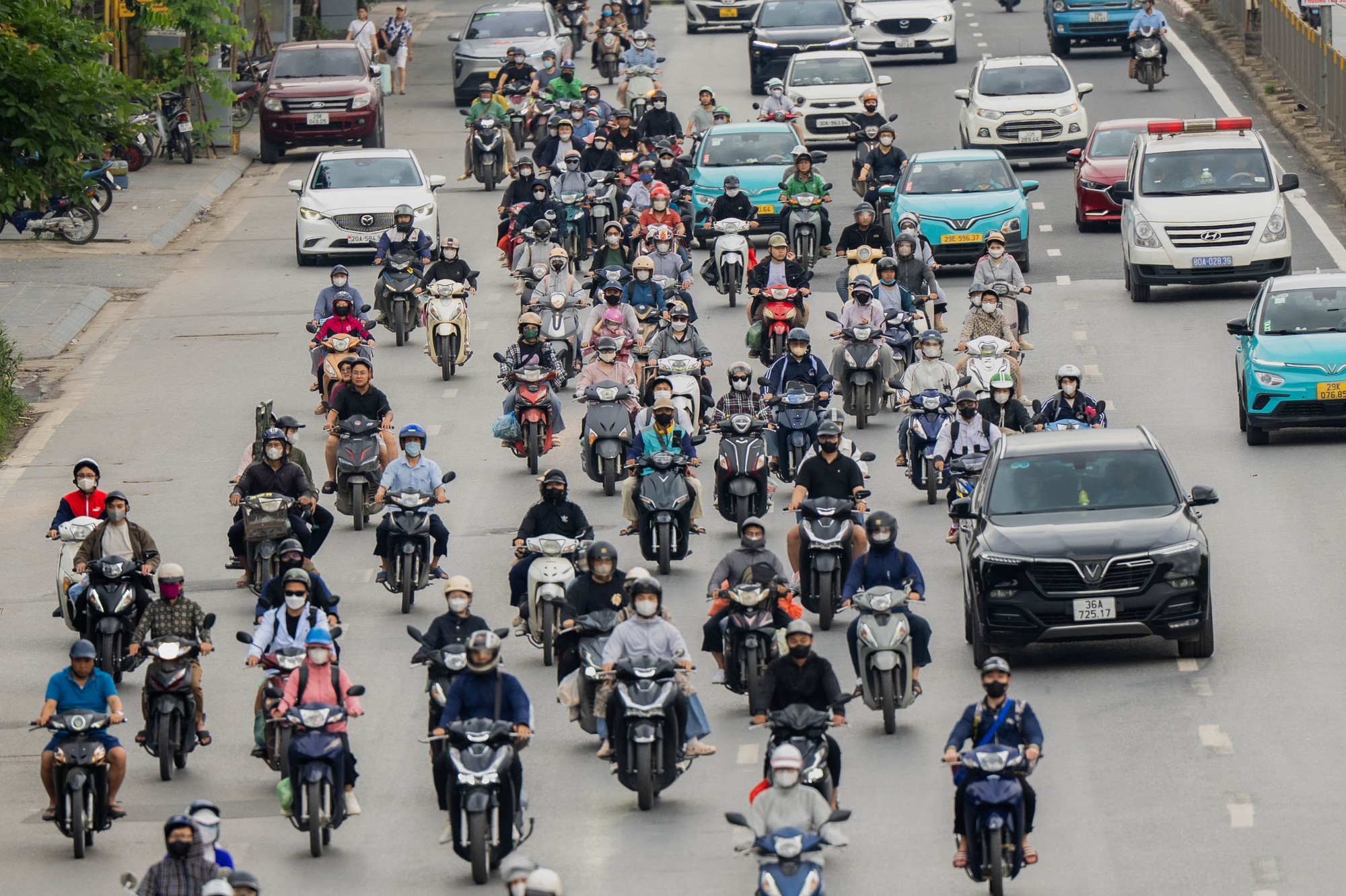 Dấu hiệu HẾT LỄ ch&iacute;nh l&agrave; cảnh tr&aacute;i ngược tr&ecirc;n 2 l&agrave;n đường cửa ng&otilde; l&uacute;c n&agrave;y! - Ảnh 12.