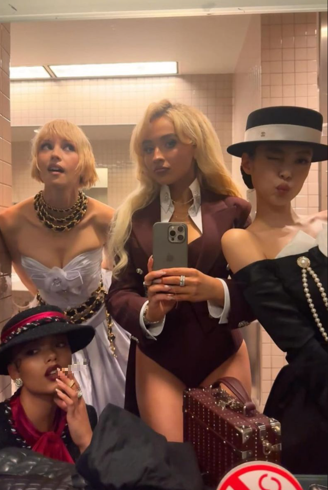 G&oacute;c sống ảo &ldquo;chui&rdquo; quyền lực nhất Met Gala: Jennie phải tranh suất check-in, năm n&agrave;o netizen cũng h&oacute;ng- Ảnh 1.