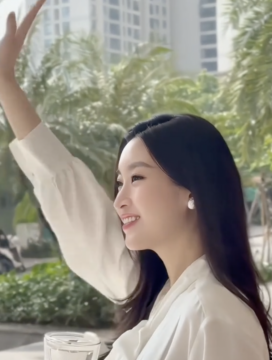 Nhan sắc đời thường của Đỗ Mỹ Linh khi mang thai lần 2 c&ugrave;ng con g&aacute;i v&agrave; chồng - Ảnh 6.