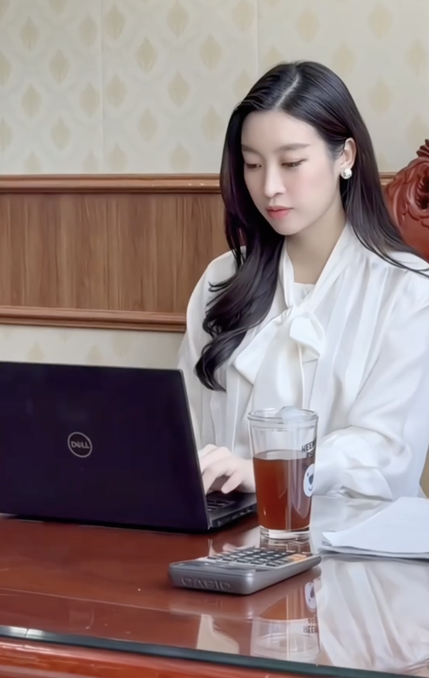 Nhan sắc đời thường của Đỗ Mỹ Linh khi mang thai lần 2 c&ugrave;ng con g&aacute;i v&agrave; chồng - Ảnh 7.