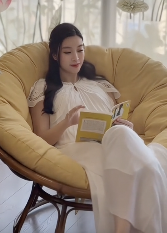 Nhan sắc đời thường của Đỗ Mỹ Linh khi mang thai lần 2 c&ugrave;ng con g&aacute;i v&agrave; chồng - Ảnh 4.