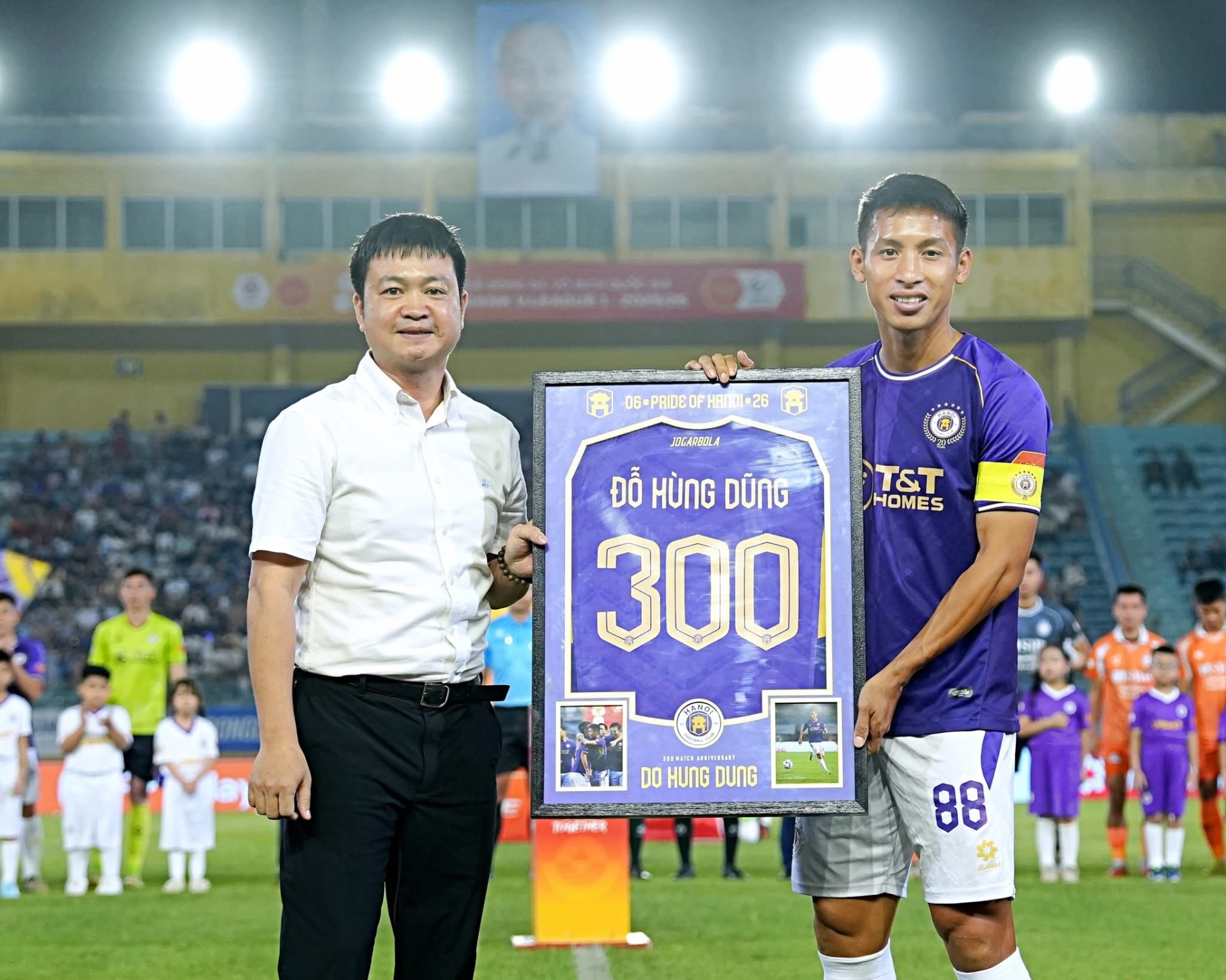 Đỗ H&ugrave;ng Dũng: Cầu thủ 300 trận v&agrave; cuộc sống h&ocirc;n nh&acirc;n vi&ecirc;n m&atilde;n năm 2026 - Ảnh 1.