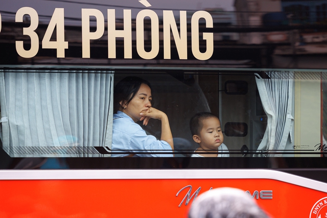 Dấu hiệu HẾT LỄ ch&iacute;nh l&agrave; cảnh tr&aacute;i ngược tr&ecirc;n 2 l&agrave;n đường cửa ng&otilde; l&uacute;c n&agrave;y! - Ảnh 19.